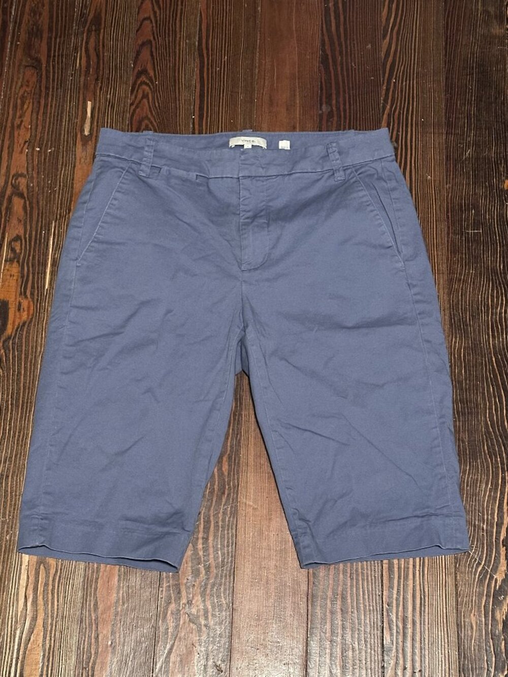 VINCE Women's 6 Avery Mid-Rise Italian Stretch-Cotton Bermuda Chino Shorts